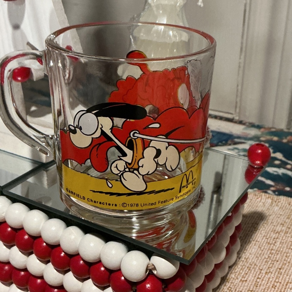 Vintage Garfield Glass Mug with Skateboard Design - Picture 6 of 6